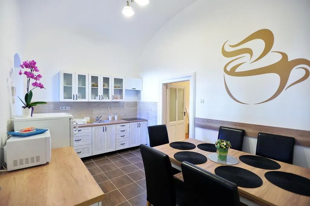 Foter Apartman 埃格尔