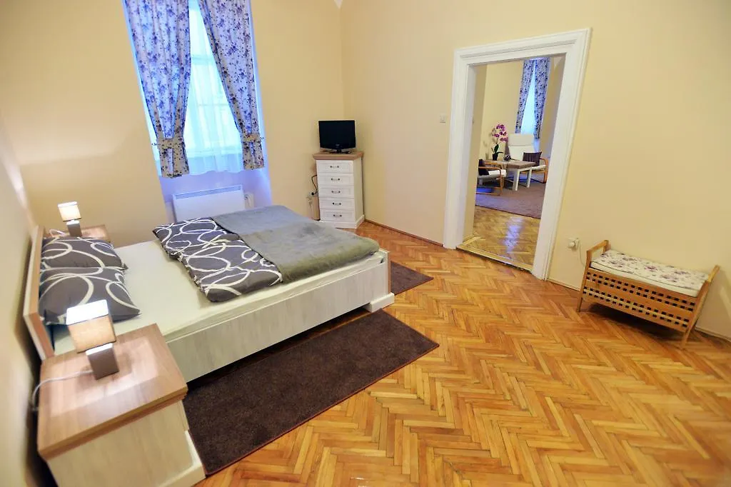 Foter Apartman 埃格尔 公寓
